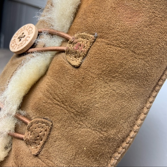 UGG Girls' Bailey Button Triplet II Boots - Picture 11 of 15